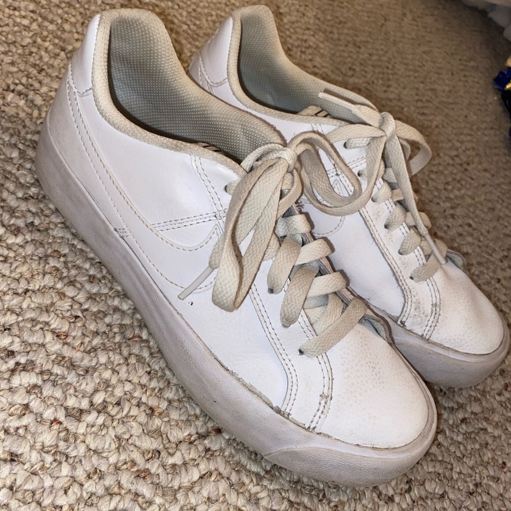 white nike women’s court royale size 6.5